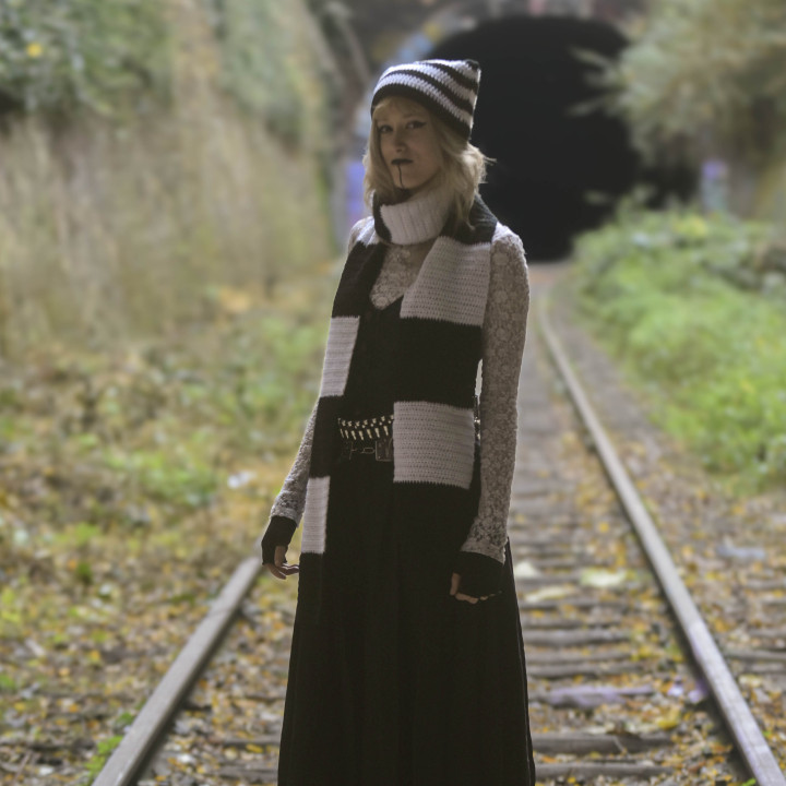 Striped Scarf - Black and White